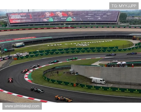 F1赛季高潮来临 红牛车队与梅赛德斯角逐冠军宝座